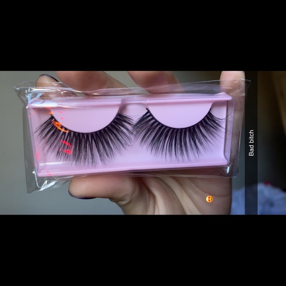 Lashes - Picture 5 of 8